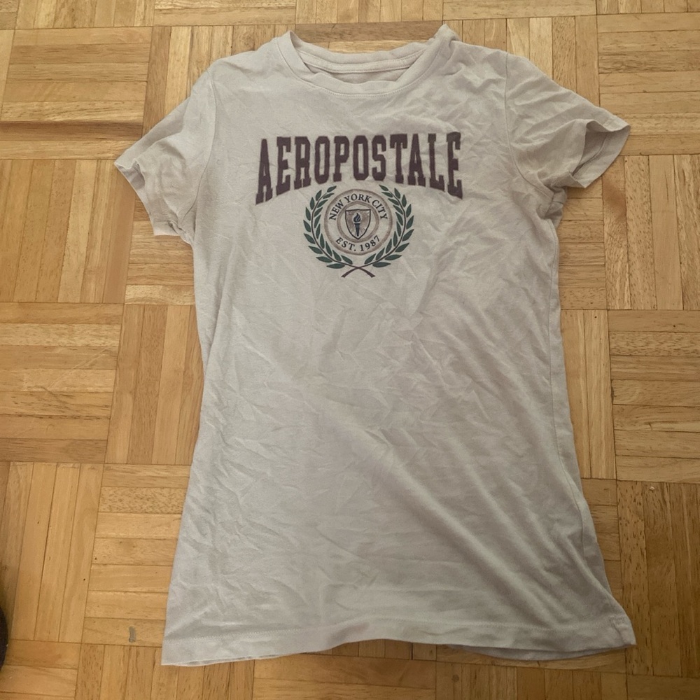 Aeropostale Cream T-Shirt with Maroon and Green Print